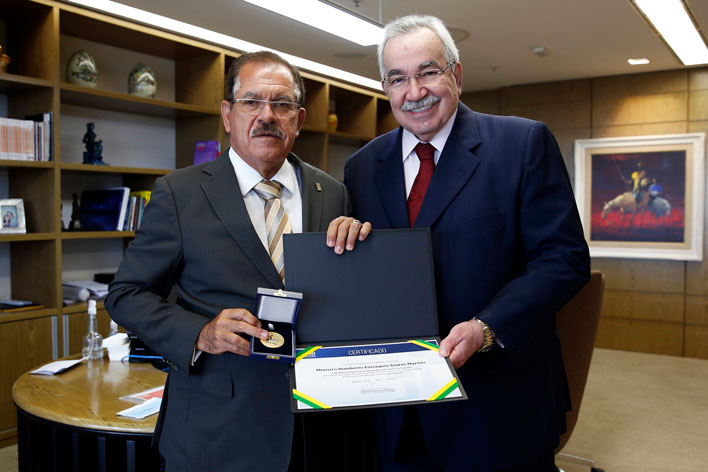 Presidente do STJ é condecorado com a medalha comemorativa dos 80 anos da Justiça do Trabalho