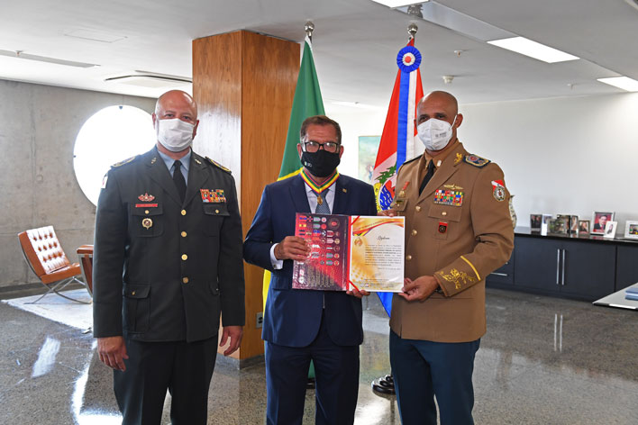 Presidente do STJ é condecorado pelo Corpo de Bombeiros do Pará com a medalha da Ordem do Mérito Dom Pedro II